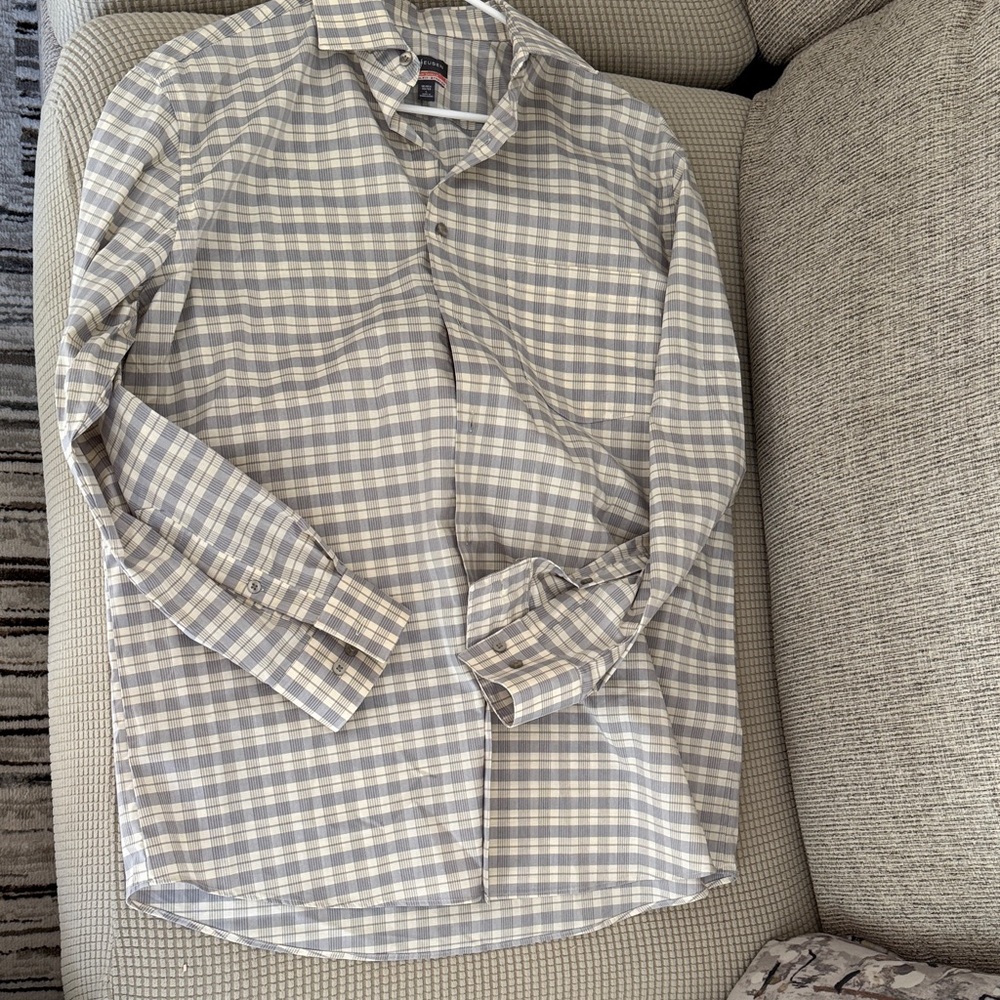 Van Heusen Men's Light Gray Plaid Shirt
